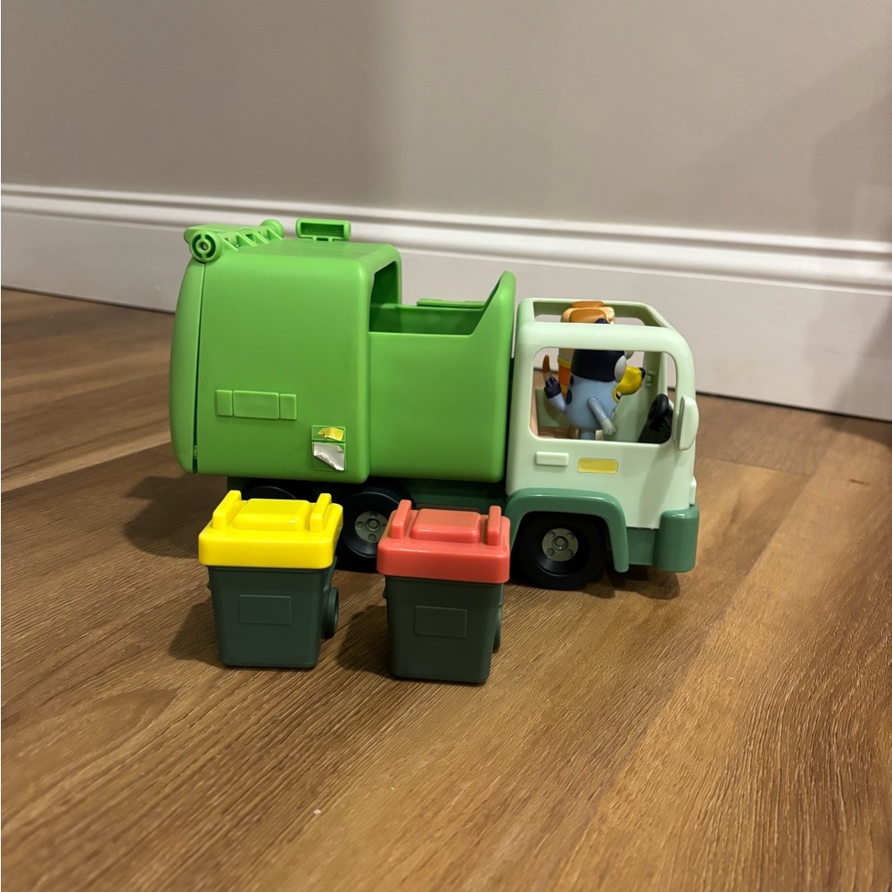 Bluey Garbage Truck and Accessories